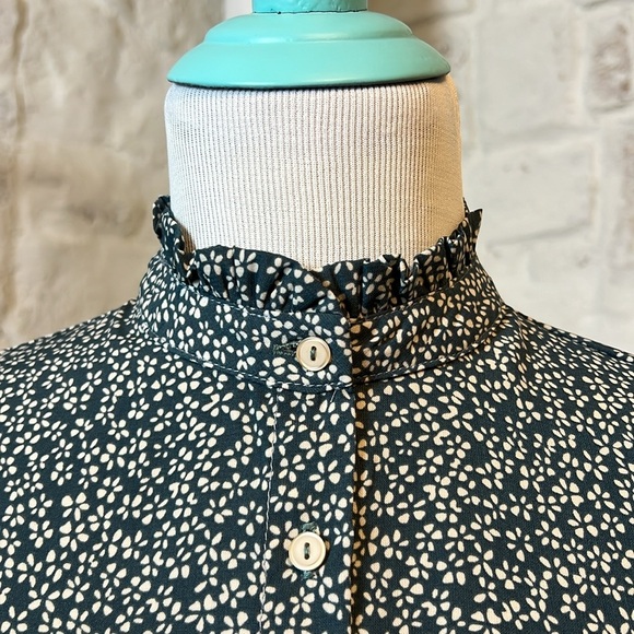 No Less Than | Ruffle Collar Floral Blouse - Picture 4 of 8